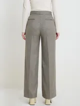 Pantalón de vestir a cuadros con pequeños detalles brillantes, corte recto y tiro alto.