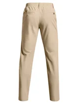 Pantalón Under Armour Drive Tapered para hombre, de corte cónico y color beige, con diseño de frente plano, bolsillos laterales y traseros, ideal para golf o uso casual.