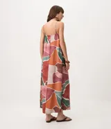 Vestido midi Marfinno de viscosa con estampado geométrico multicolor, escote en U con detalle fruncido, breteles finos y corte amplio de caída fluida.
