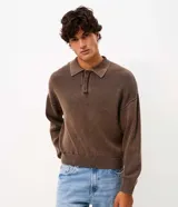 Su&eacute;ter de tricot liviano de algod&oacute;n con efecto marmolado, cuello polo con botones, mangas largas y terminaciones acanaladas.