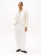 Campera Tommy Hilfiger acolchada color crema, con diseño de rombos y cierre con botones a presión.