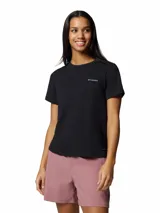 Remera Columbia Sun Trek Ss Ii de color negro, con cuello redondo y manga corta. Presenta un diseño liso y clásico con el logo de la marca bordado en el pecho.