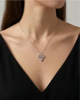 Collar de plata 925 con dije en forma de diamante pavé, adornado con circonias brillantes.