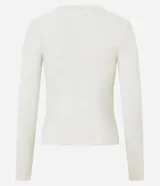 Remera deportiva de manga larga y cuello redondo, confeccionada en microfibra de poliamida con elastano, de diseño ajustado y corte entallado, con detalles en tul.