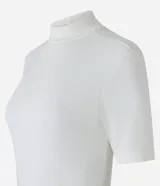 Blusa de corte regular confeccionada en tejido de rib acanalado color naranja. Presenta cuello alto y mangas cortas.