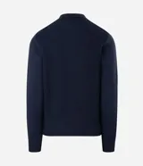 Cardigan masculino de punto con cuello camisero y cierre frontal de botones. Presenta un diseño con paneles frontales en color verde y blanco que contrastan con el cuerpo azul marino, destacando por su textura de tejido diferenciada.