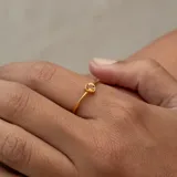 Anillo dorado de plata 925 bañada en oro 18k con piedra citrino en forma de gota.