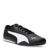 Championes urbanos Puma modelo Catch, color negro con la icónica franja lateral en blanco y logo de la marca en la puntera y lengüeta. Presentan un diseño de perfil bajo con cierre de cordones y suela de goma resistente.