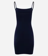 Vestido corto de la marca Blue Steel, color gris, de corte ajustado al cuerpo, con escote recto y breteles finos.