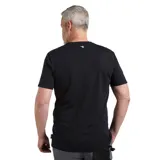 Remera de algodón color gris con cuello redondo, manga corta y bolsillo frontal en el pecho.