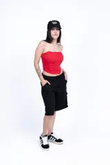 Corset fucsia con ballenas verticales y escote recto.