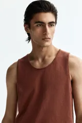Musculosa en punto de mezcla de algodón H&M, color marrón con cuello redondo y sisas amplias.