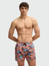 Short de baño Boss con estampado de palmeras y elementos náuticos en tonos naranja y azul. Presenta cintura elástica con cordón de ajuste negro.