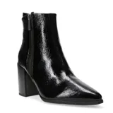 Botas de caña media Bottero, confeccionadas en cuero negro, con punta fina y taco cuadrado de altura media. Presentan cierre lateral metálico y diseño minimalista.