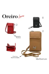Porta celular Las Oreiro de diseño vertical, con solapa frontal y cierre perimetral. Presenta un aplique metálico circular con el logo de la marca en el frente y correa larga ajustable para llevar al hombro o cruzado.