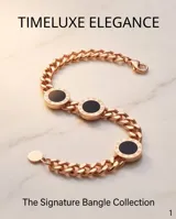 Pulsera de acero color oro rosa con cadena de eslabones y dijes circulares con detalles en negro y números romanos grabados.