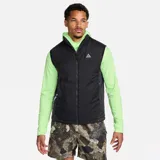 Chaleco negro con cierre frontal, cuello alto y logo triangular de ACG en el pecho.