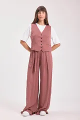 Pantalón palazzo negro de tiro alto con pinzas y bolsillos laterales.