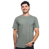 Remera verde oliva de manga corta con cuello redondo y estampado en el pecho con el logo de La Isla y La Vela Puerca.