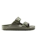 Sandalias Birkenstock Arizona Eva, color verde militar, con doble tira y hebillas ajustables.