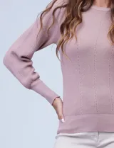 Buzo tejido Philosophy color beige, con cuello redondo y mangas largas abullonadas. Presenta detalles pointelle en la parte delantera y en las mangas.