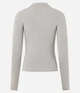 Blusa de viscosa en efecto tricot con superficie acanalada, cuello polo y mangas largas. Cuenta con un lazo decorativo amarillo en el cuello.