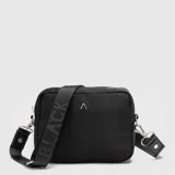 Cartera tipo bandolera de nylon color negro, con cierre superior y correa ajustable con la palabra BLACK estampada. Presenta un pequeño logo metálico en la parte frontal.