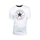 Remera blanca de algodón con cuello redondo y manga corta. Estampado frontal con el logo clásico de Converse Chuck Taylor All Star en azul y rojo.