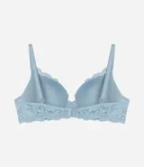 Soutien femenino modelo base, con relleno hueco, confeccionado en encaje rústico. Posee tirantes finos ajustables y un pequeño lazo con medalla aplicada en el centro del busto.