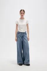 Pantalon de jean de corte ancho y tiro alto, color gris oscuro con efecto lavado.