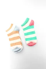 Pack de dos pares de medias cortas tipo ankle, con diseño a rayas horizontales en tonos pasteles, talón y puntera en contraste.