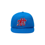 Gorro con visera plana Eme Studios color azul, con diseño bordado en el frente.