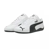 Championes Puma Speedcat LTH de perfil bajo, color blanco con detalles en dorado y suela negra. Diseño inspirado en el automovilismo con el logo de la marca en el lateral y la lengüeta.