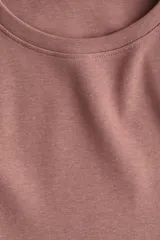 Buzo oversized de punto interlock pesado en color rosado, con cuello redondo y mangas largas amplias.