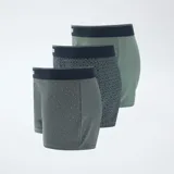 Pack de tres bóxers de algodón con cintura elástica en contraste. Incluye un modelo liso en color verde, un modelo con estampado geométrico y un modelo con estampado de puntos pequeños.