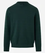 Su ter de punto color blanco de la marca Marfinno, con cuello redondo, manga larga y diseño texturizado en zigzag.