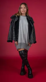 Botas bucaneras negras de cuero sintético con plataforma y cierre lateral.