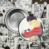 Pin metálico con la imagen de Ash Lynx, personaje del anime Banana Fish, sobre un fondo amarillo.