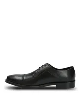 Zapato de vestir formal Hush Puppies, confeccionado en cuero negro con diseño tradicional de puntera recta y cierre mediante cordones. Cuenta con plantilla de cuero transpirable y suela de goma.