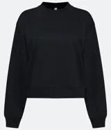 Buzo negro de algodón, de corte holgado, cuello redondo y mangas largas.