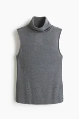 Top sin mangas de punto fino suave, con cuello alto y diseño de corte recto.