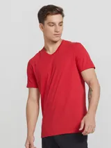 Camiseta de manga corta color rojo con cuello en V.