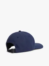Gorra de béisbol azul marino con diseño de seis paneles, motivo de logos en jacquard y visera curvada con costuras texturizadas.