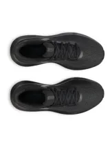 Championes de running Under Armour modelo Charged Rogue 5, color negro. Presentan una parte superior de malla técnica transpirable, entresuela Charged Cushioning para mayor amortiguación y suela de goma resistente para mayor tracción.