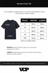 Remera oversize de algodón 100% premium, color blanco hueso, con bordado frontal "90's" en negro y un parche trasero con una imagen estilo videoclip de Nirvana.