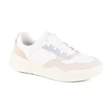 Championes Skechers Denali Mellow Day blancos con detalles en beige y lila. Capellada de cuero sintético con superposiciones de gamuza, plantilla acolchada Skechers Air-Cooled Memory Foam y suela de tracción flexible.