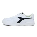 Championes casuales de caña baja para mujer, color blanco con el logo Diadora en negro en el lateral. Diseño de inspiración skate con suela de goma gruesa.