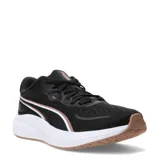 Championes de running Puma Skyrocket Lite 2, color negro con detalles en rosado y blanco. Presentan una suela de goma color marrón y diseño deportivo con cordones.