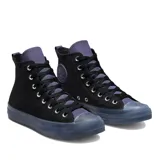 Botas Converse Chuck Taylor All Star CX HI, color negro con detalles en violeta y suela azul traslúcida.