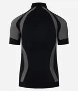 Remera negra ajustada al cuerpo, de cuello alto con cremallera y mangas cortas. Diseño seamless con estampa abstracta en tonos grises en hombros y laterales.